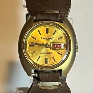 Towncraft vintage gold watch day date NOT RUNNING